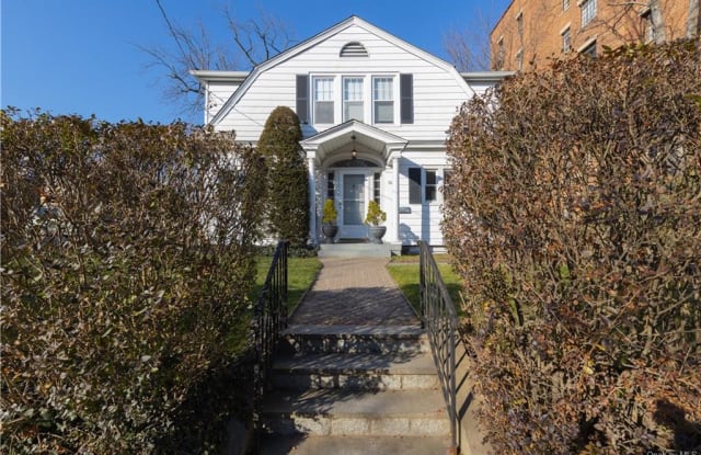 16 Meadow Avenue - 16 Meadow Avenue, Bronxville, NY 10708