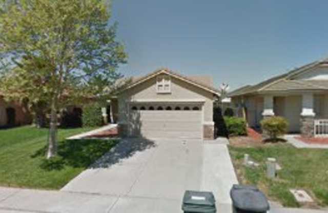 Home Sweet Home! Adorable 3/2 Single Story (PLEASE READ ENTIRE AD FOR VIEWINGS) - 7786 Neyland Way, Vineyard, CA 95829