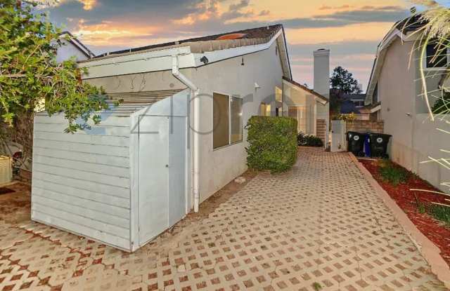 23913 Bennington Dr Gallery 4