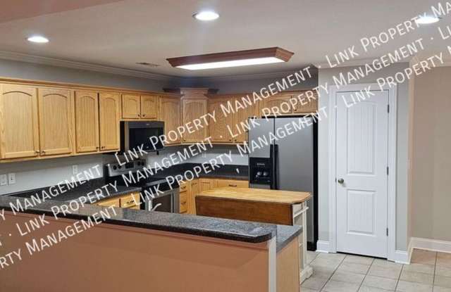Beautiful 2 bedroom 2 full bath Condo near Missionary Ridge with garage, washer and dryer and back patio - 34 Sheila Gail Lane, Lakeview, GA 30741