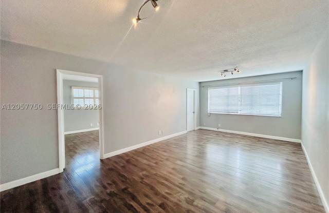 2300 Park Ln Gallery 2