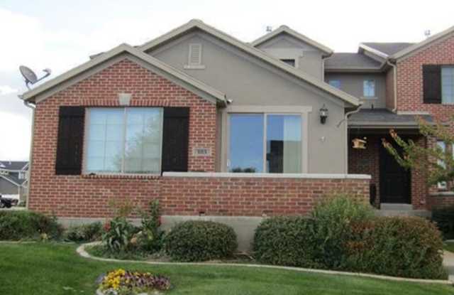 Spacious 3-Bedroom Corner Lot Townhome in West Point - 2861 West 100 South, West Point, UT 84015