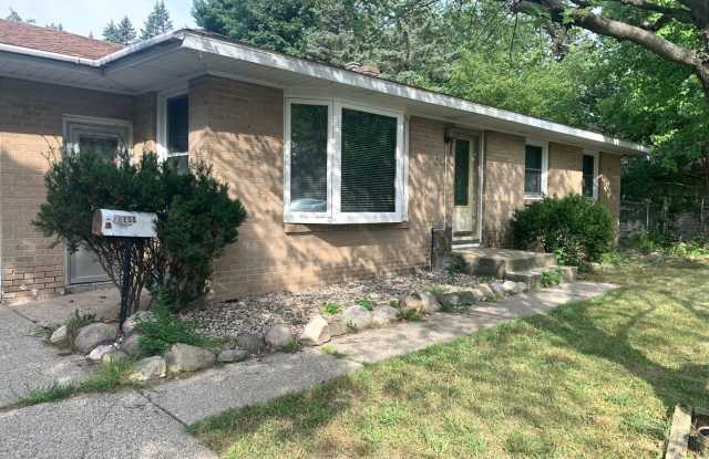 Kentwood schools! Three-bedroom brick ranch with beautiful fenced backyard. Gallery 1