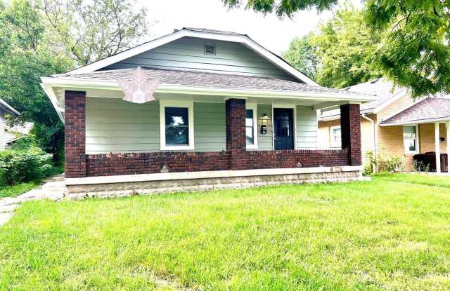 Warm and Welcoming 3 Bedroom 2 Bath Bungalow in a prime location!!! photos photos