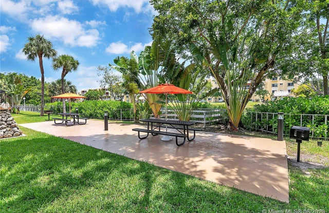 7715 SW 86th St - 7715 Southwest 86th Street, Kendall, FL 33143