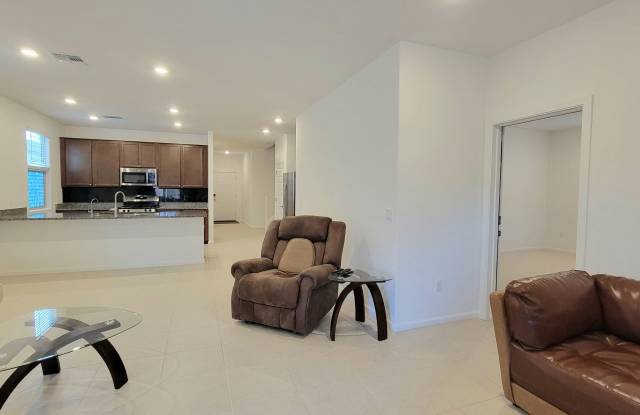 7152 West Vineridge Drive Gallery 2