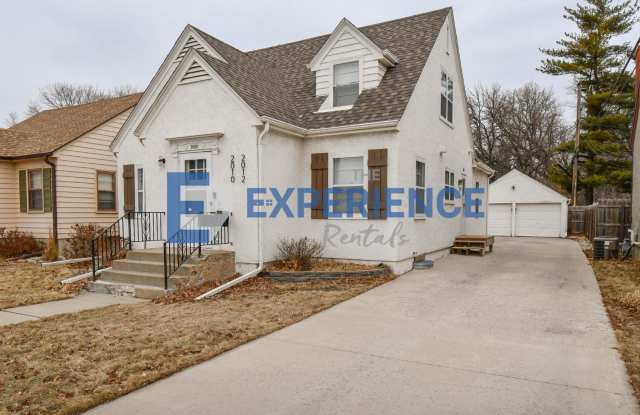 Stylish Furnished Duplex with Modern Finishes and Garage!  Short-Term Available! Gallery 3
