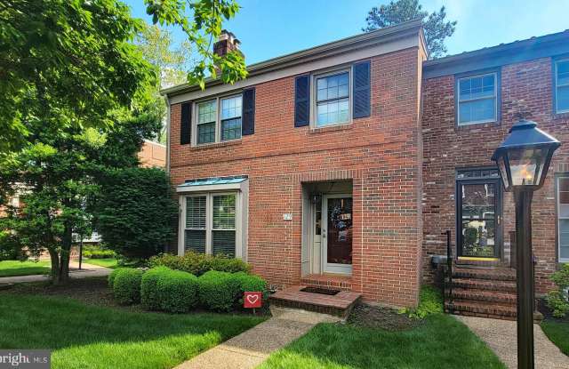 129 EAST STREET NE - 129 East Street Northeast, Vienna, VA 22180