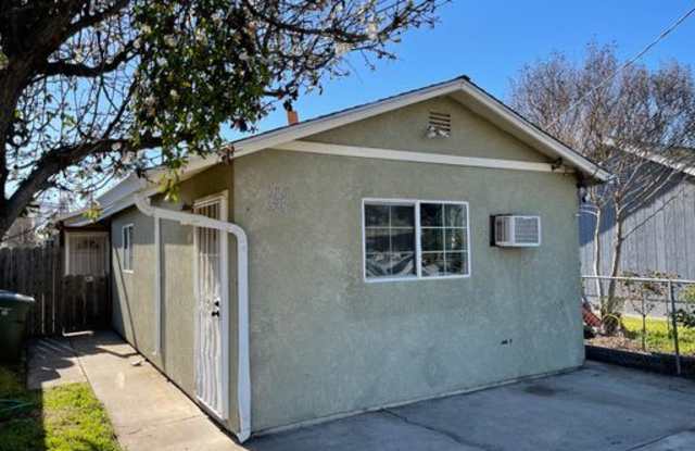 526 North 5th Avenue - 526 North 5th Avenue, Oakdale, CA 95361