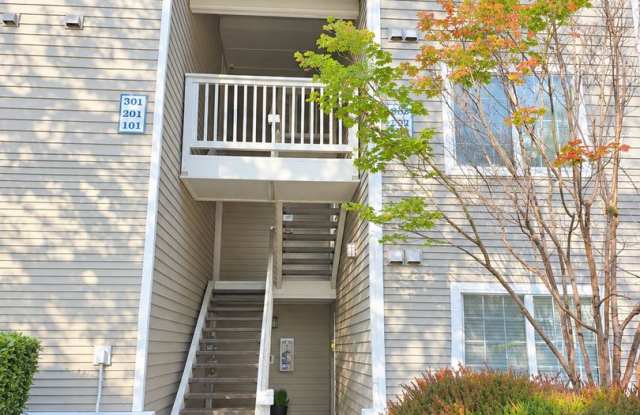 Welcome Home! Beautiful, Like-New 2-Bedroom Condo in a Convenient Location Gallery 3
