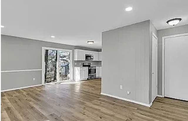 Two bedroom, one bath duplex in Urbana. Completely remodeled, available December 2025 photos photos