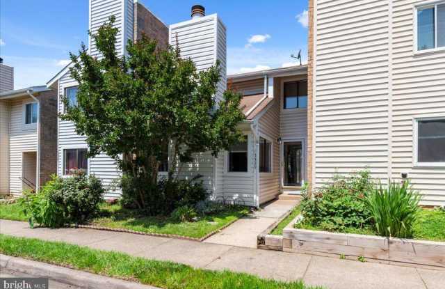 MINUTES TO DULLES - GREAT COMMUTER LOCATION - HERNDON - 13329 Preuit Place, Fairfax County, VA 20170