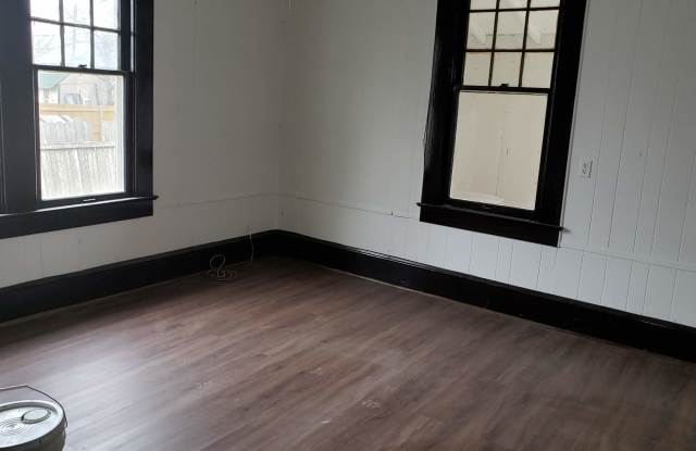 311 North Doak Street Gallery 4