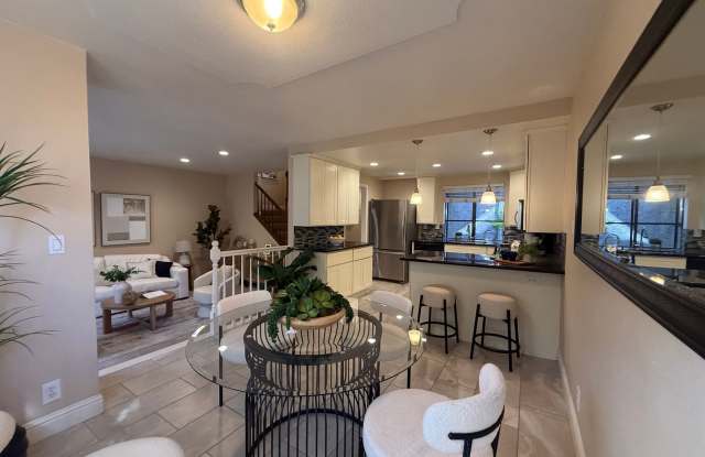 Beautiful Large Townhouse in Campbell Gallery 1