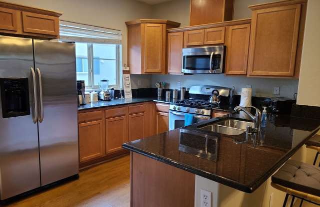 Fully Furnished 3 Bedrooms 2 Car Garage with Community Pool & Spa Gallery 4