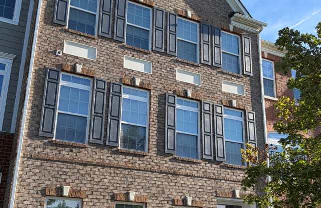 Lakefront Townhome with 2-Car Garage in Short Pump! Gallery 1