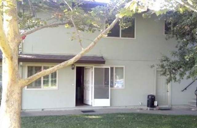 Epic RE . - Bright- open floor plan - -CLOSE TO UC DAVIS- Beautiful Cozy Two bedrooms with garage parking and private storage - 2900 Pole Line Road, Davis, CA 95618