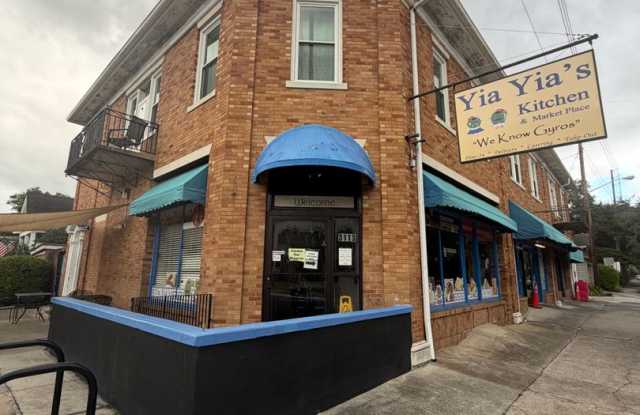 2 Bedroom / 1 Bathroom Home with Office Area — Habersham, Savannah, GA Gallery 1