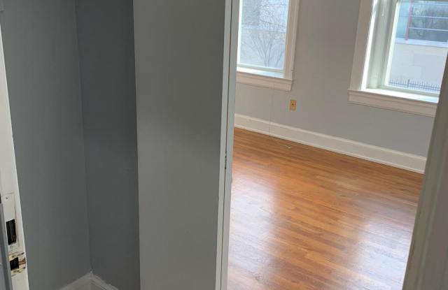 516 4TH STREET NE Gallery 4
