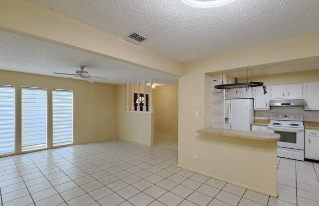 889 Hendry Drive Gallery 4