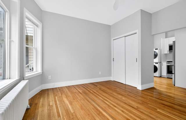 studio unit with washer/dryer Gallery 1