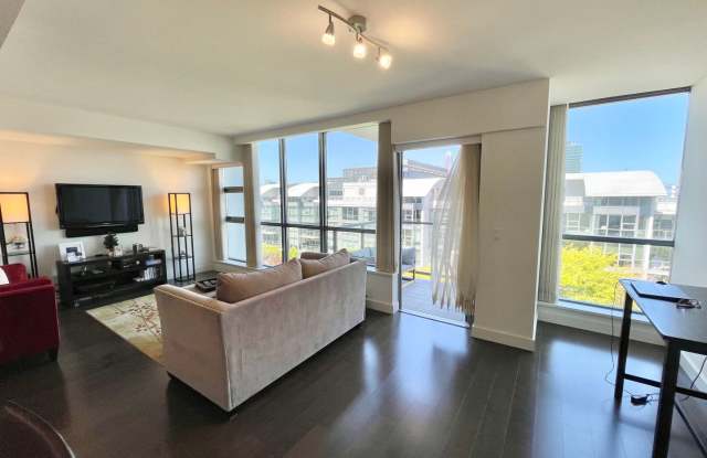 Luxurious Condo at Madrone w/Bay, City Views, Balcony, Pool, Parking - A Must See - PROGRESSIVE - 420 Mission Bay Boulevard North, San Francisco, CA 94158