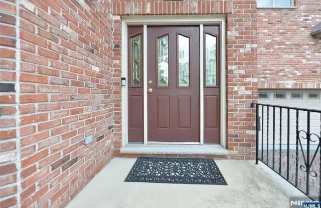 1056 Edgewood Lane Gallery 2