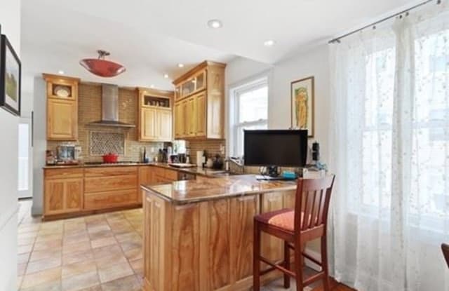 435 E 7th St, South Boston MA 2 - 435 East Seventh Street, Boston, MA 02127