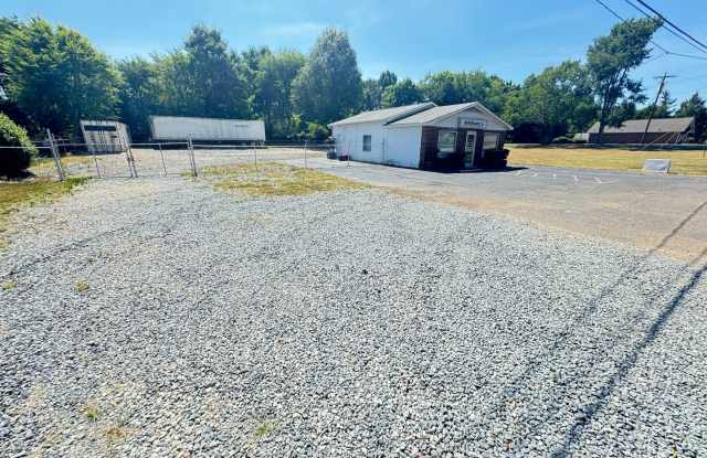 Very Nice Office space near Kannapolis w/ kitchen, bath,  front desk area - 1604 South Ridge Avenue, Kannapolis, NC 28083