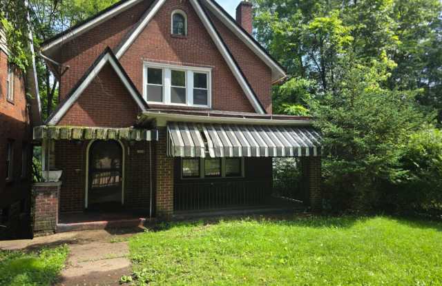 3 Bedroom House with Beautiful Front Porch - Conveniently Located photos photos