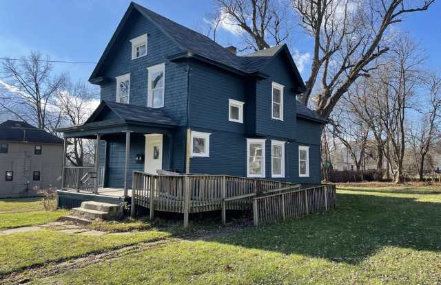 1006 Chittock Ave photos photos