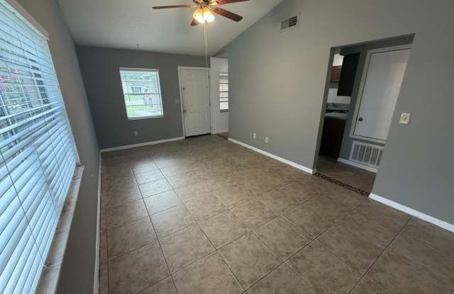 Charming Duplex in Sanford-Move-In Special!  $500 Off the First Month’s Rent! Gallery 4