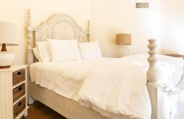 8190 HOLLYWOOD Gallery 2