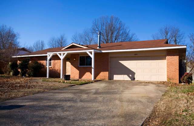 3-Bedroom, 2-Bathroom Home in Central Springdale Neighborhood – Available July 1st! photos photos