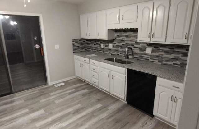 1813 Glenn Hendren Drive photos photos