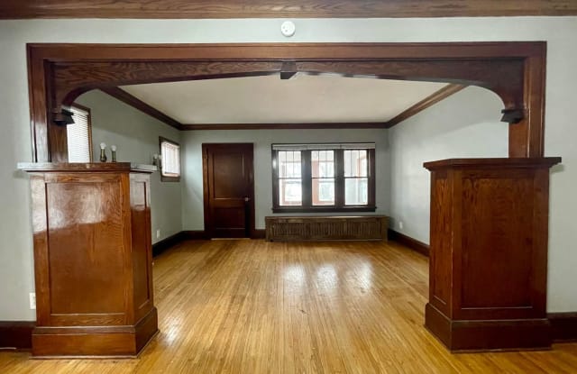 1040 5th Street E - 1040 East 5th Street, St. Paul, MN 55106
