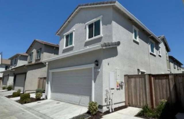 Beautiful 3 bed 2 bath in Roseville! Gallery 1