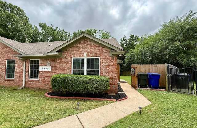 4 Bedroom - 2 bath duplex located near campus and State Highway 9 photos photos