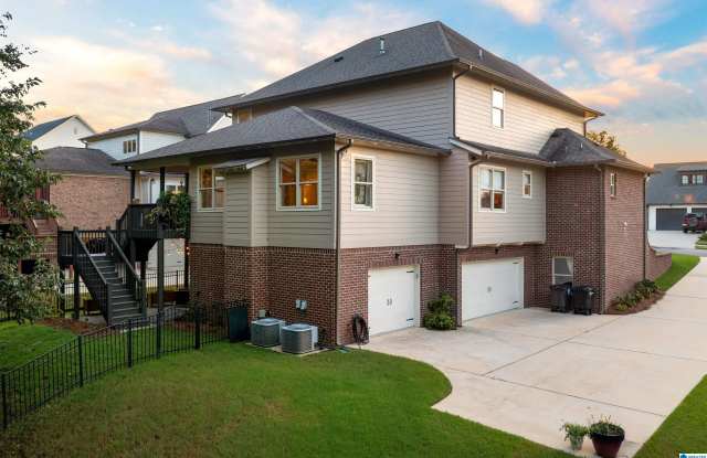 2302 SOUTHAMPTON DRIVE Gallery 3