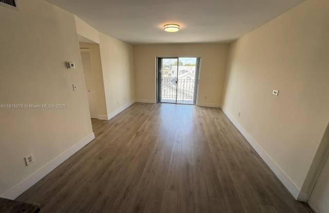 1933 SW 7th St photos photos