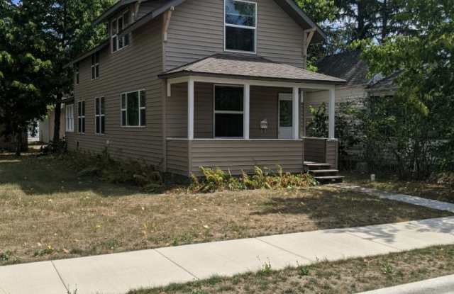 New Listing! 3+ bedroom/2bath Close to Everything!! photos photos