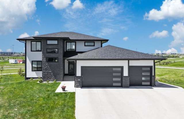 860 Nw Frescott Cir - 860 Northwest Frescott Circle, Waukee, IA 50263