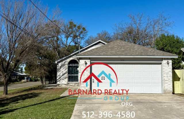 Available Now: 3 Bedroom, 2 Bath Stand Alone Home photos photos