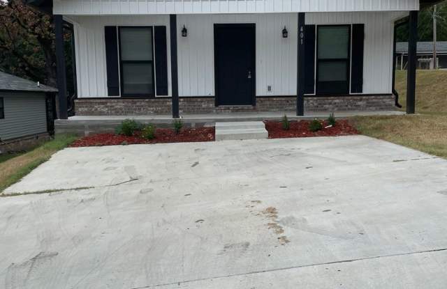 Two Bed/One Bath Home - 401 Lafayette Street, Van Buren, AR 72956