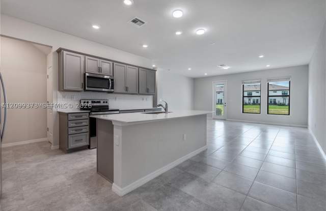 2126 Appleton Cir N Gallery 1