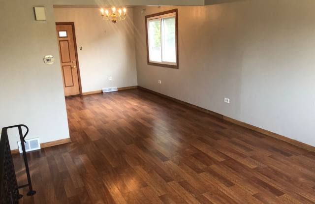 3bed/2bath Single Family Finished Basement Attached Garage! Gallery 1