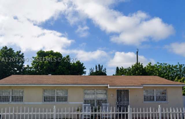 5450 NW 177th Ter photos photos