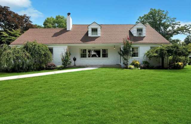 18 Addison Lane - 18 Addison Lane, Greenvale, NY 11548
