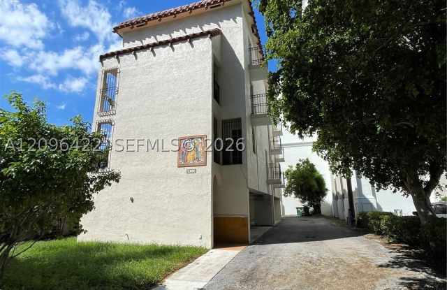 211 Sidonia Ave Gallery 1