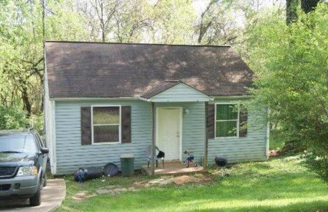 Knoxville 37915 - James White Parkway Area, 2 bedroom, 1 bath home - Contact Brad Croisdale (865) 805-9964 photos photos